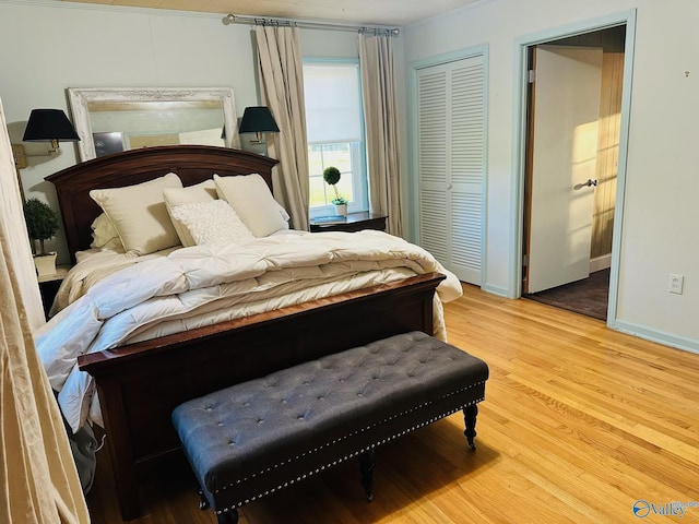 2010 Youngs Chapel Rd, Piedmont, AL 36272 - bedroom featuring light wood-style floors, a closet, baseboards, and ornamental molding