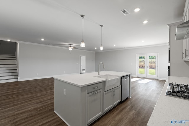 kitchen featuring open floor plan, a sink, visible vents, and stainless steel appliances