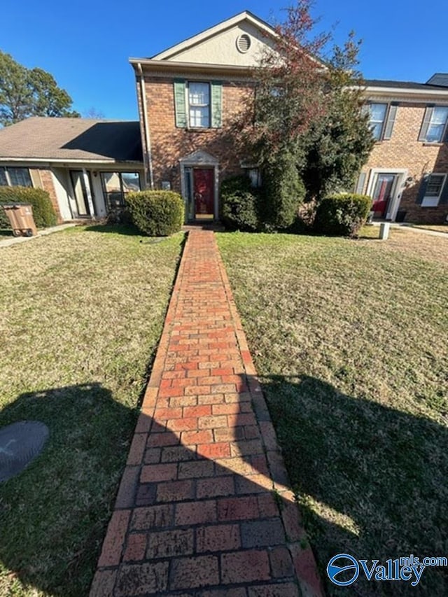 view of front facade with a front lawn