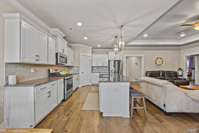 22584 Big Oak Dr, Athens, AL 35613 - kitchen with a sink, open floor plan, a breakfast bar, appliances with stainless steel finishes, and visible vents