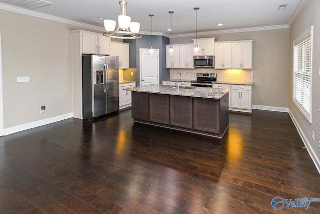 kitchen with a kitchen island with sink, dark hardwood / wood-style flooring, hanging light fixtures, and appliances with stainless steel finishes