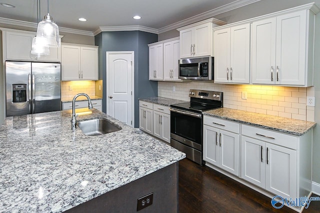 kitchen featuring appliances with stainless steel finishes, dark hardwood / wood-style flooring, ornamental molding, sink, and white cabinetry