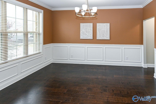 unfurnished room featuring ornamental molding, dark wood-type flooring, and a notable chandelier