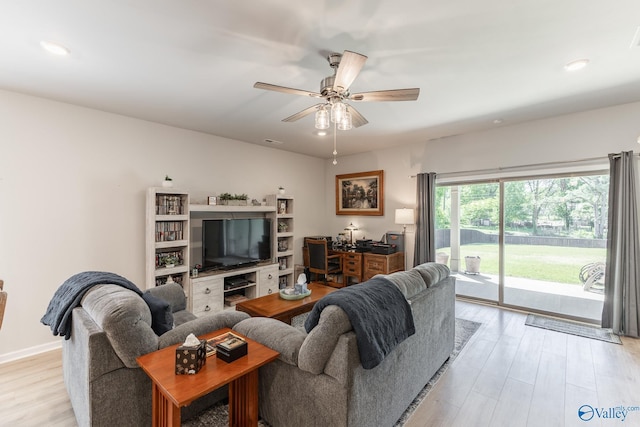 living area with recessed lighting, light wood-type flooring, and ceiling fan