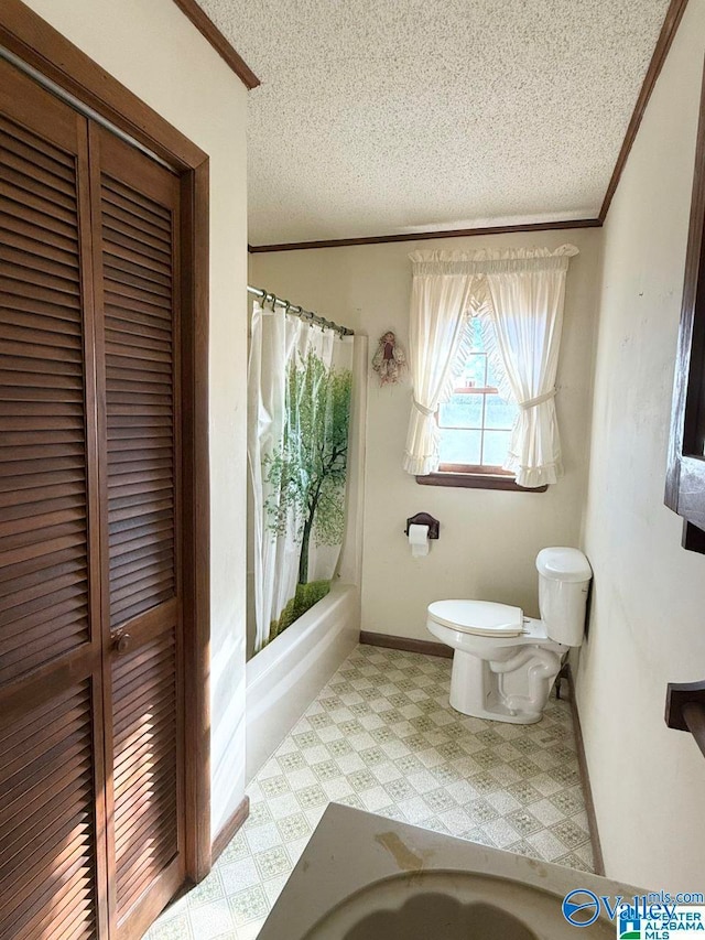 bathroom with crown molding, shower / bathtub combination with curtain, a textured ceiling, and toilet