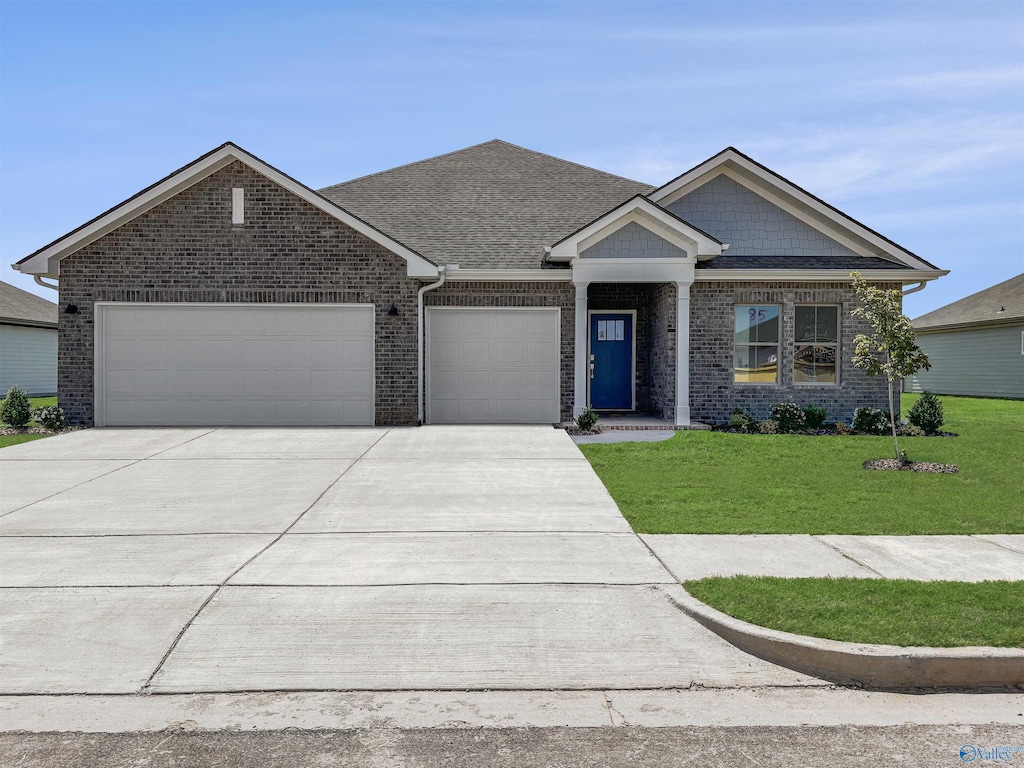 view of front of house featuring a front lawn and a garage