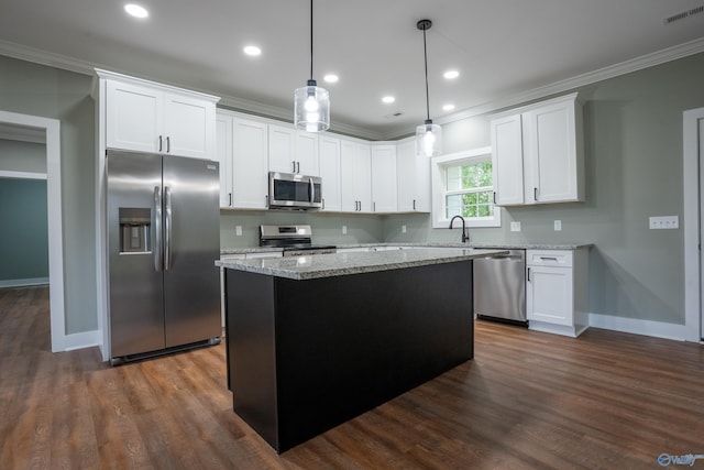 55 Edgewood St, Rainsville, AL 35986 - kitchen featuring stainless steel appliances, crown molding, baseboards, a center island, and a sink