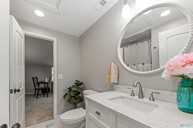 full bath featuring visible vents, toilet, vanity, and baseboards