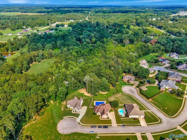 birds eye view of property featuring a forest view