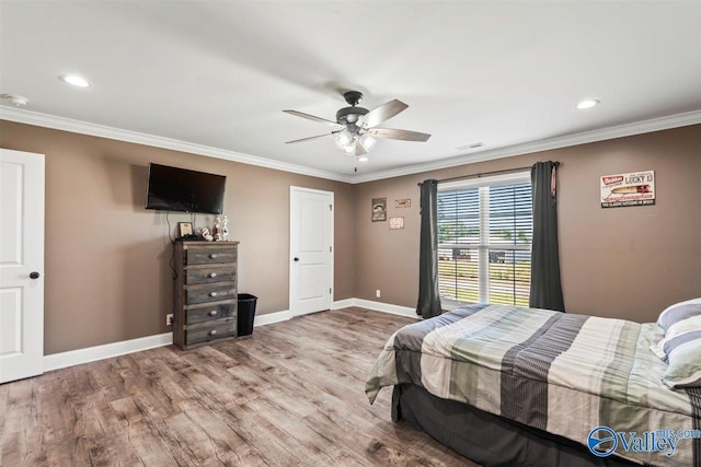 bedroom featuring recessed lighting, baseboards, wood finished floors, visible vents, and ornamental molding