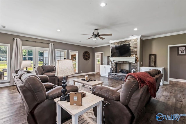 living room with crown molding, recessed lighting, baseboards, and ceiling fan