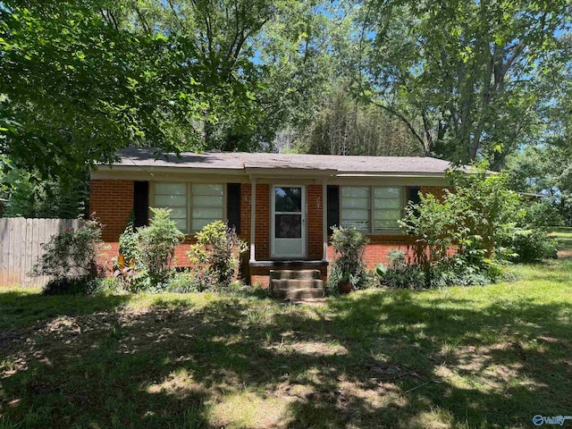 view of front of property with a front yard