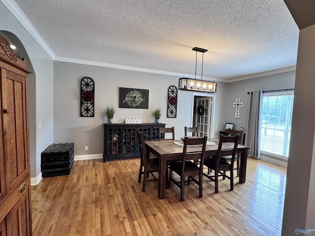 2032 Red Oak Ln NE, Arab, AL 35016 - dining room featuring light wood-style floors, a textured ceiling, crown molding, and a chandelier