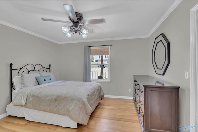 bedroom with light wood-style floors, ceiling fan, baseboards, and crown molding