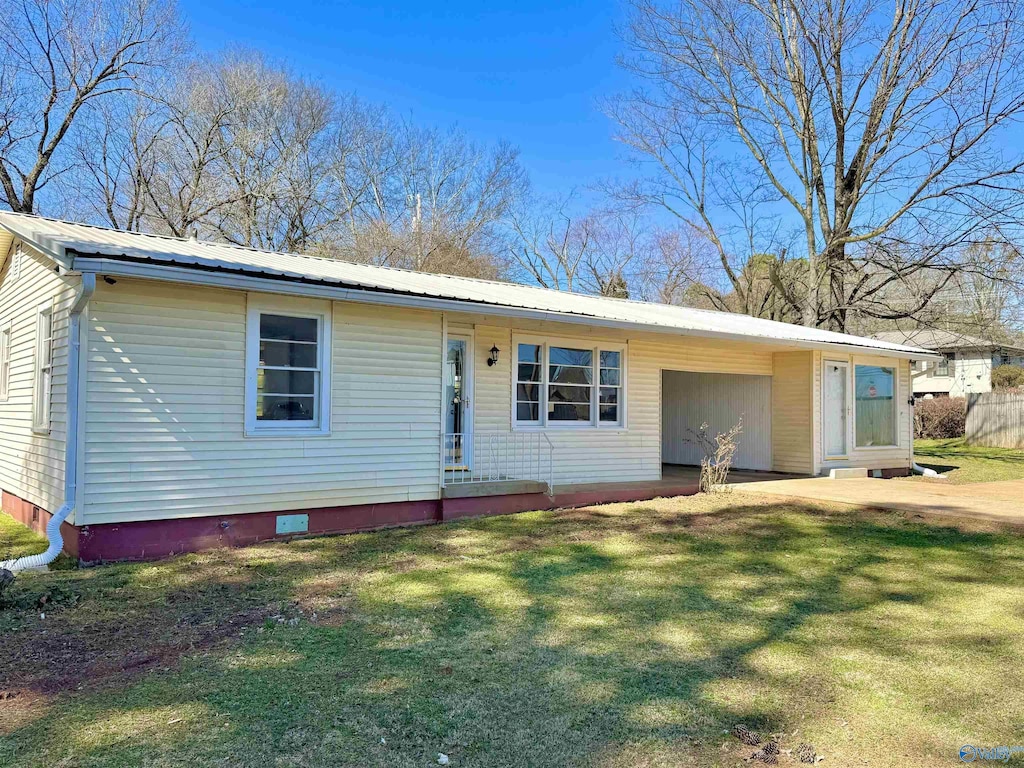 view of front of property featuring a front lawn, crawl space, fence, and metal roof