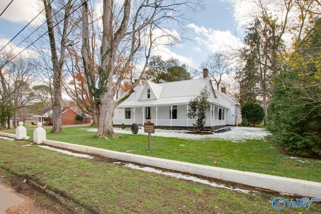 view of front of home with covered porch and a front lawn