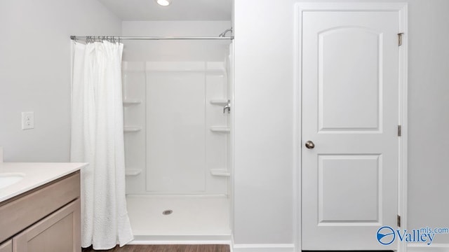 bathroom featuring a shower with shower curtain and vanity