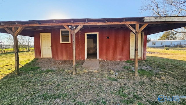 view of outdoor structure featuring a carport and an outdoor structure