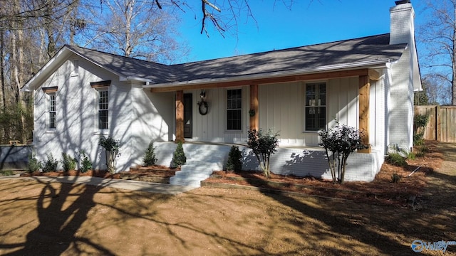 single story home with covered porch