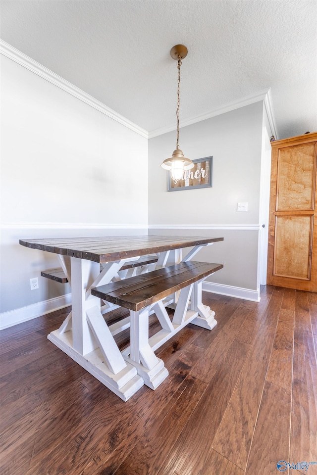 1045 Cove Rd, Southside, AL 35907 - dining space featuring hardwood / wood-style floors, crown molding, baseboards, and a textured ceiling