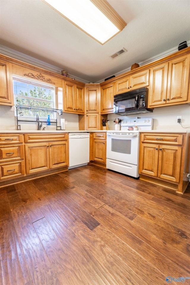 1045 Cove Rd, Southside, AL 35907 - kitchen featuring dark wood-type flooring, visible vents, light countertops, and white appliances