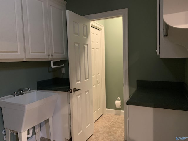 washroom featuring light tile patterned floors and sink