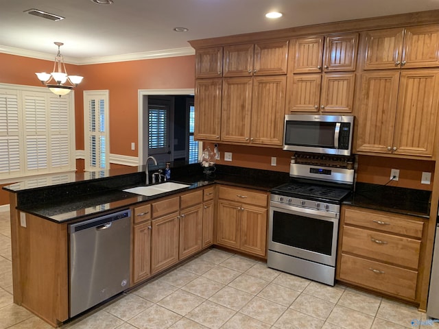 kitchen with kitchen peninsula, appliances with stainless steel finishes, pendant lighting, and sink