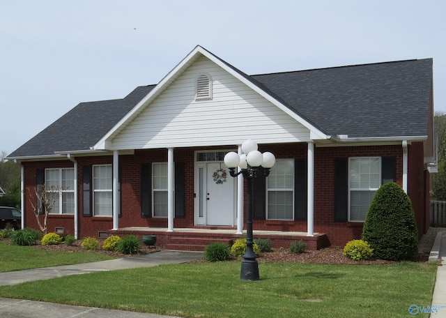 view of front facade featuring a front yard and covered porch