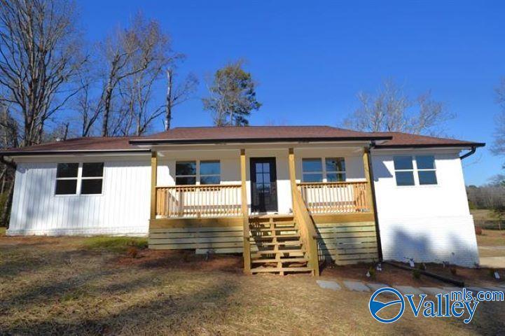 view of front of property featuring a porch