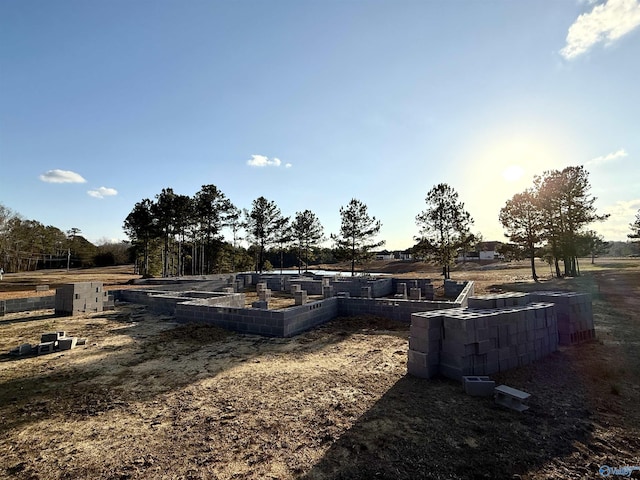 view of yard at dusk