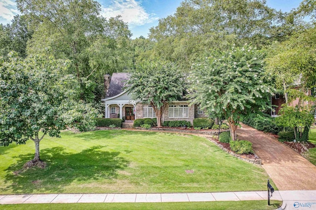 view of front of home featuring a front lawn