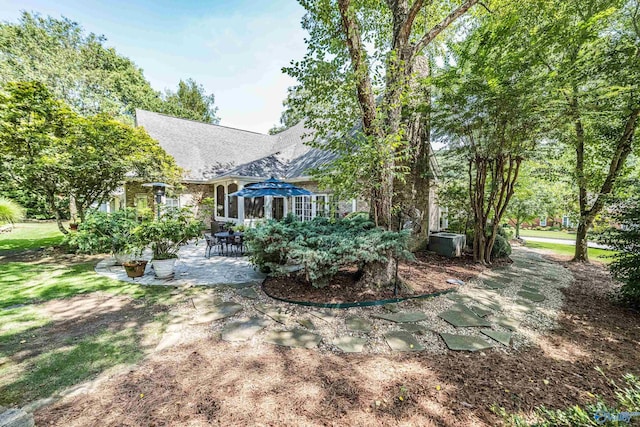 view of yard with a patio