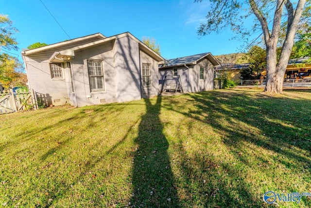 exterior space featuring a lawn