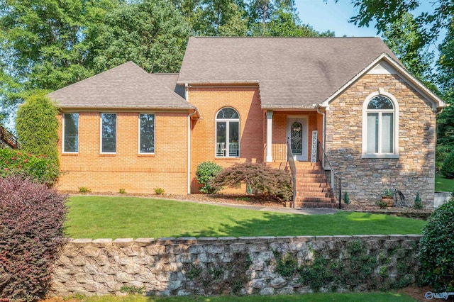 view of front facade with a front yard