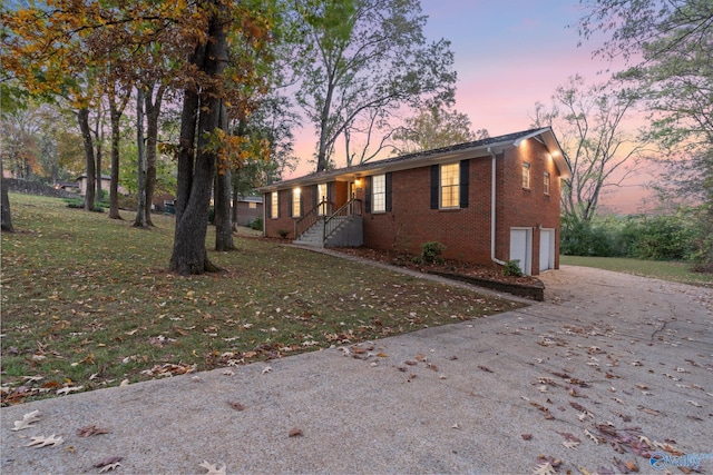 view of front of property featuring a yard and a garage