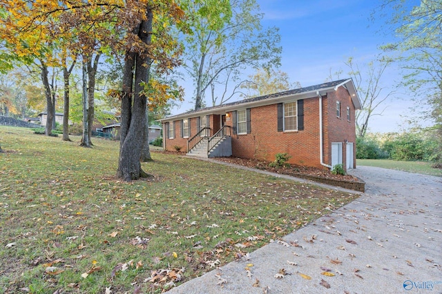 view of front of house featuring a garage and a front lawn