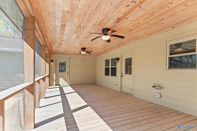 deck with ceiling fan