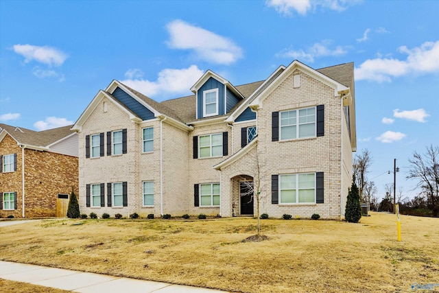 view of front of home featuring a front yard