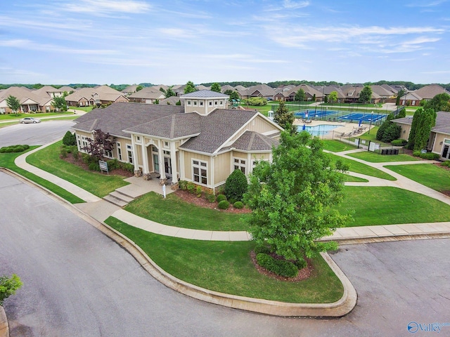 view of front facade featuring a front yard