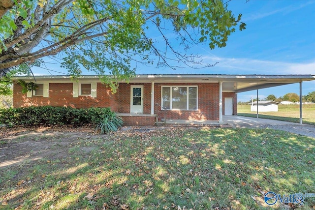 single story home featuring a front yard and a carport