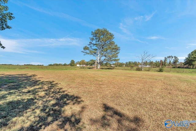 view of yard featuring a rural view