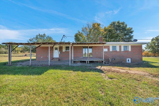 view of front of home featuring a front lawn