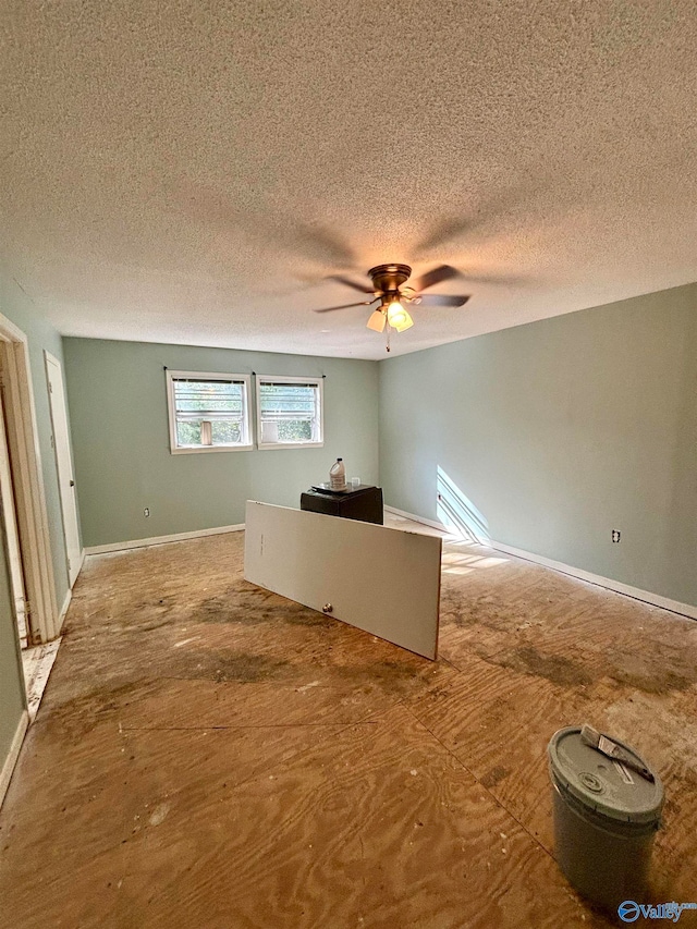 unfurnished room with a textured ceiling and ceiling fan