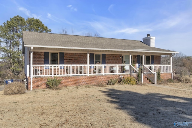 single story home featuring a front yard and a porch