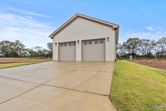 exterior space featuring a lawn