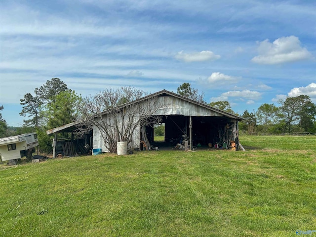 view of outdoor structure with a yard