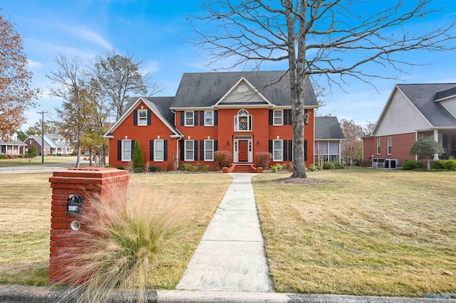 view of front facade featuring a front yard