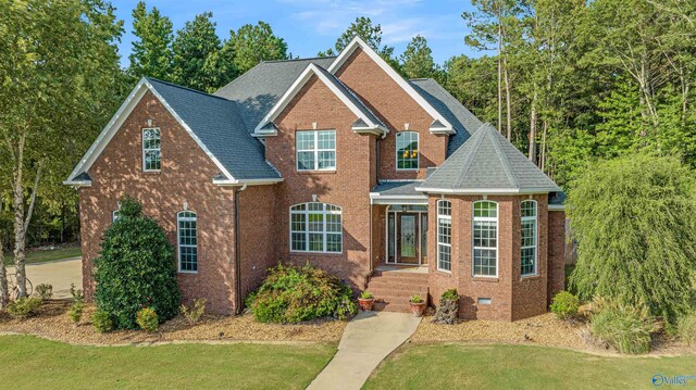 view of front of property with a front yard