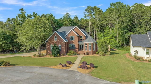 view of front facade with a front yard