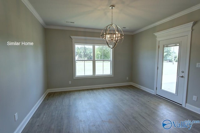 empty room with an inviting chandelier, plenty of natural light, visible vents, and ornamental molding